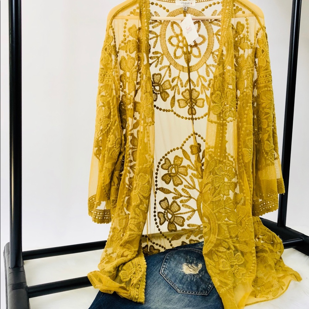 Plus Size Floral Lace Kimono - Picture 4 of 4